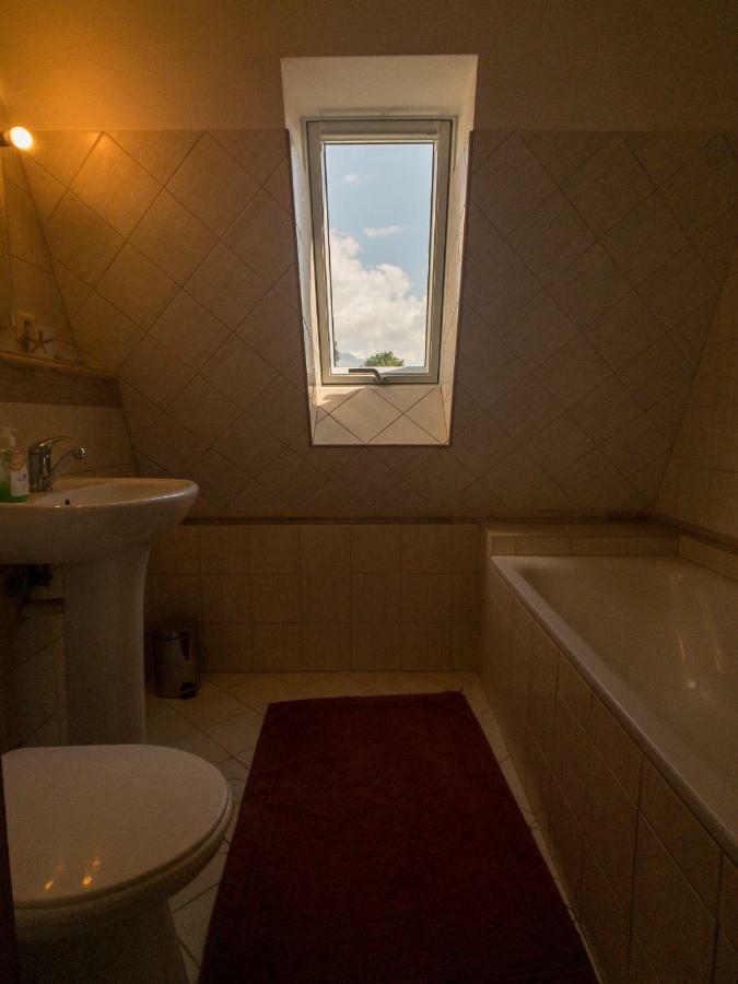 Guest House Privat Strba Luaran gambar